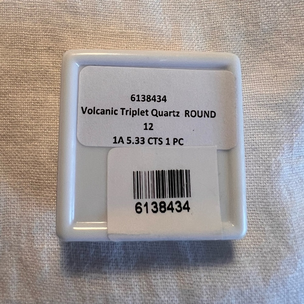 Volcanic Triplet Quartz Rd 5.33 cts - Picture 8 of 8